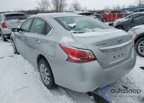 2015 Nissan Altima 2.5/2.5 S/2.5 Sl/2.5 Sv z USA, uszkodzony, nr VIN 1N4AL3AP1FN313665